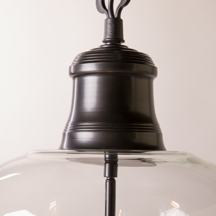 Detalj av svart metalllock